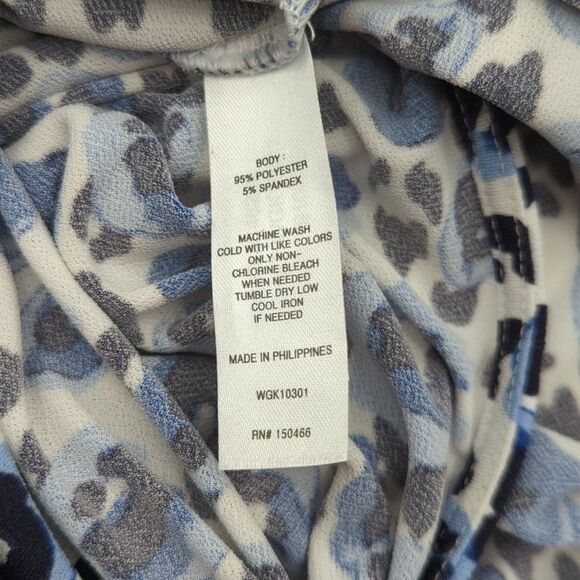 41 Hawthorn Blue and White Floral Wrap Sleeveless Blouse Top Size Large - Picture 8 of 8